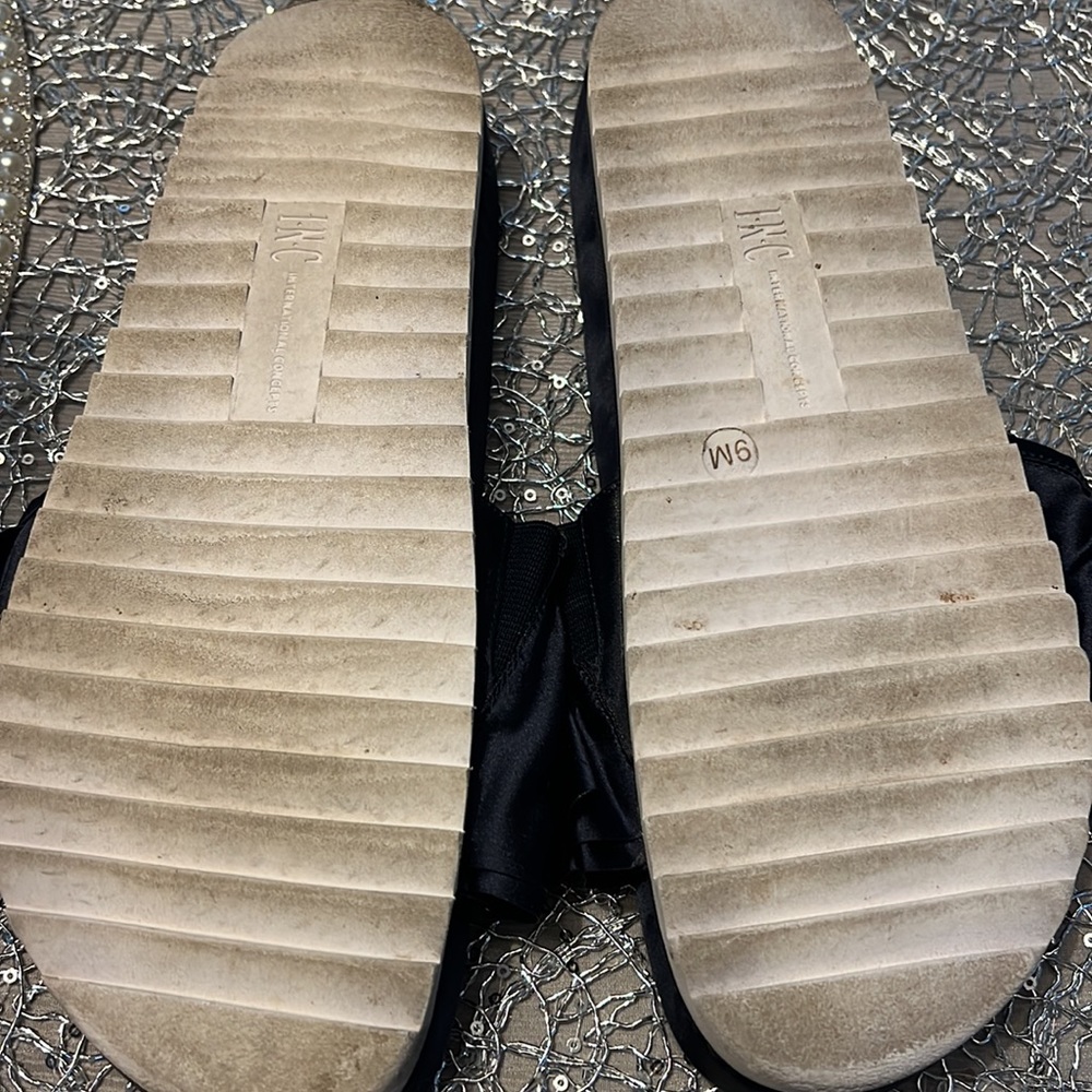 INC Pool Slides size 9 - Picture 5 of 6